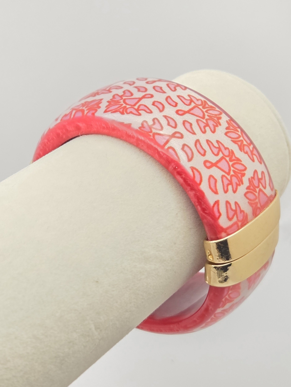 Vintage Red & White Patterned Hinge Cuff Bracelet Gold Tone